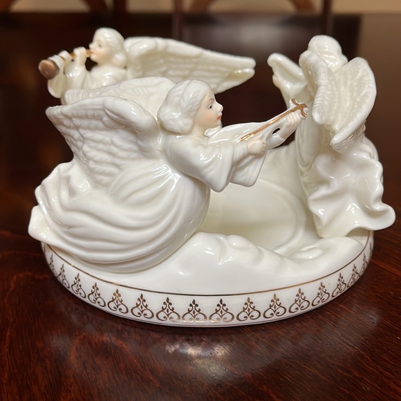 Ángel Pillar Holder from Trimmings Dillard’s. - Picture 3 of 15
